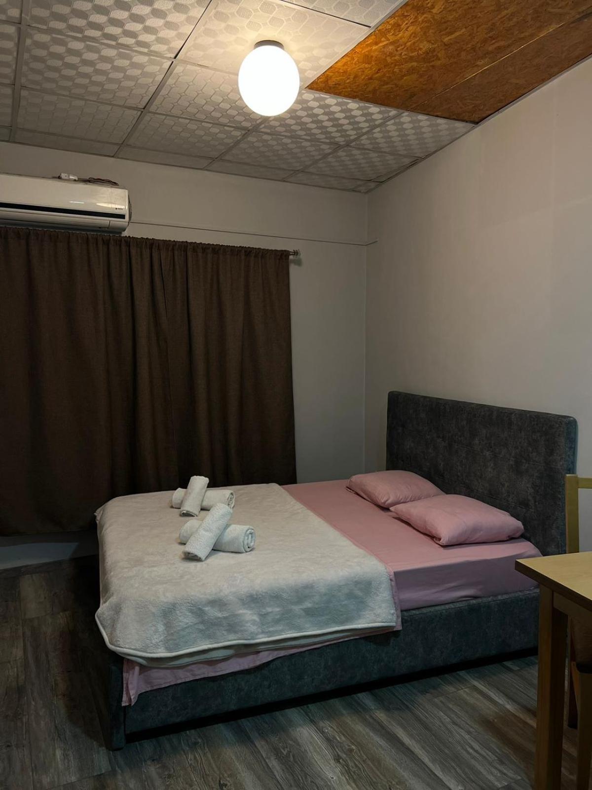 The Rooftop Hostel Shkodër Стая снимка